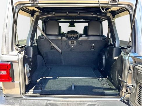 Used 2019 Jeep Wrangler Unlimited Rubicon w/ Advanced Safety Group AWD/4WD image 35