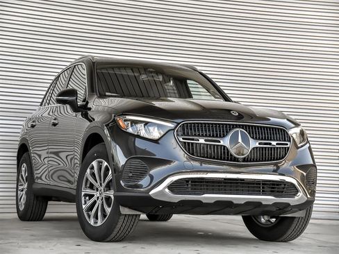 Certified 2025 Mercedes-Benz GLC 300 4MATIC image 1