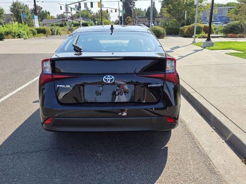 Used 2021 Toyota Prius XLE image 6