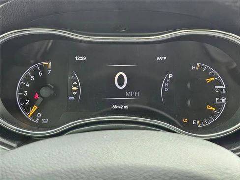 Used 2020 Jeep Grand Cherokee Laredo RWD image 10