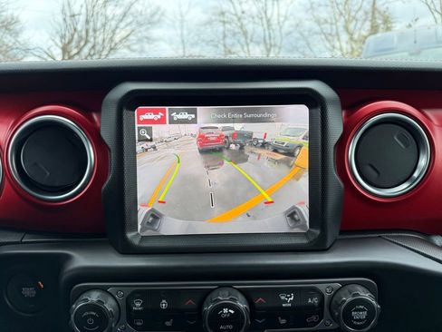 Used 2023 Jeep Gladiator Rubicon w/ LED Lighting Group image 24