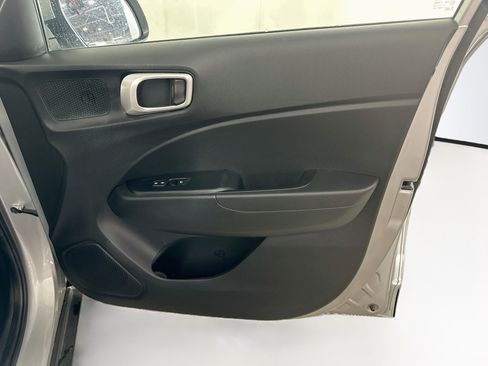 Used 2025 Hyundai Venue SEL FWD image 32