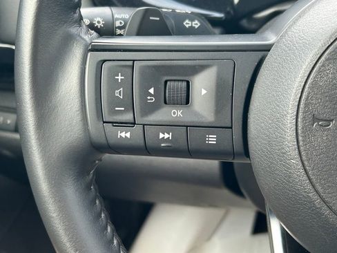 Used 2025 Nissan Pathfinder SV FWD image 34