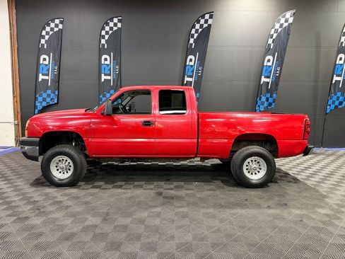 Used 2006 Chevrolet Silverado 2500 LT w/ Skid Plate Package AWD/4WD image 2