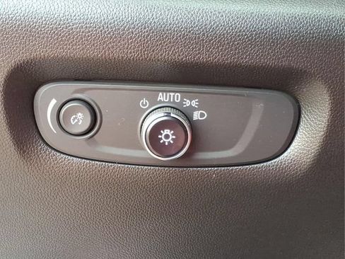 Used 2023 Chevrolet Traverse Premier AWD/4WD image 19