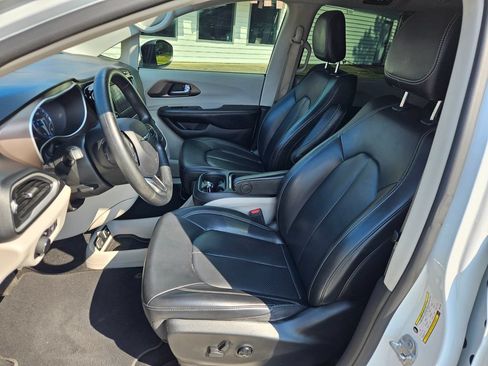 Used 2021 Chrysler Voyager Lxi FWD image 11
