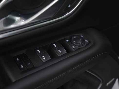 Used 2023 GMC Yukon SLT w/ SLT Luxury Package image 23