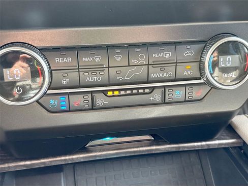 Used 2021 Ford Expedition Limited image 23