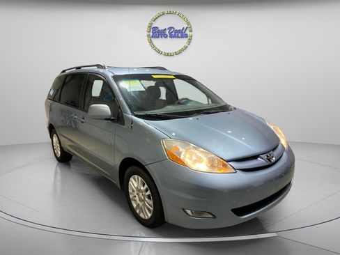 Used 2009 Toyota Sienna FWD image 5