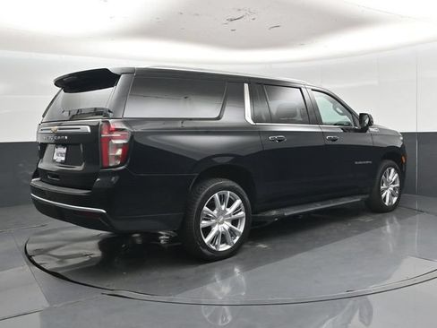 Used 2024 Chevrolet Suburban High Country AWD/4WD image 3