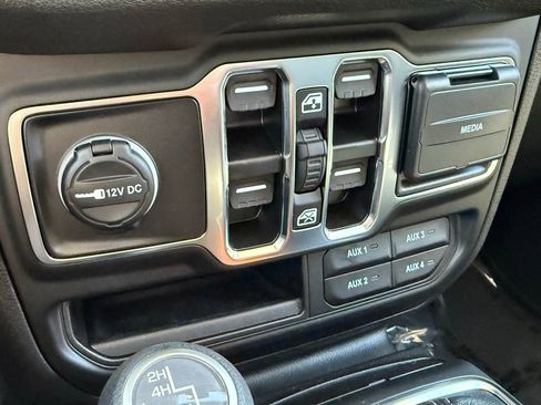 New 2025 Jeep Gladiator Sport image 22