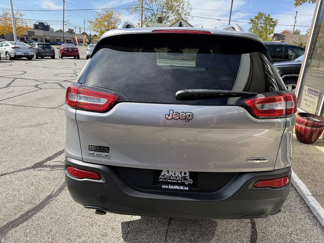 Used 2014 Jeep Cherokee Latitude AWD/4WD image 8