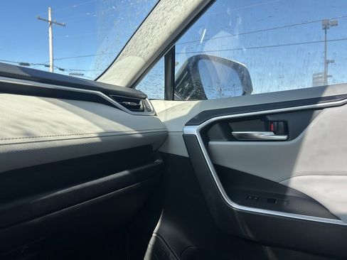Used 2022 Toyota RAV4 XLE Premium image 24