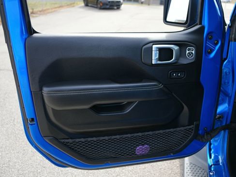 Used 2020 Jeep Gladiator Overland w/ Popular Equipment Package image 16