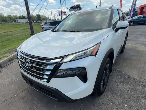 Used 2026 Nissan Rogue SV AWD/4WD image 2