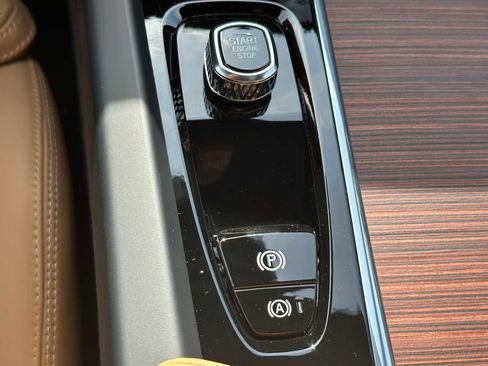 New 2025 Volvo XC60 B5 Ultra w/ Protection Package Premier image 30