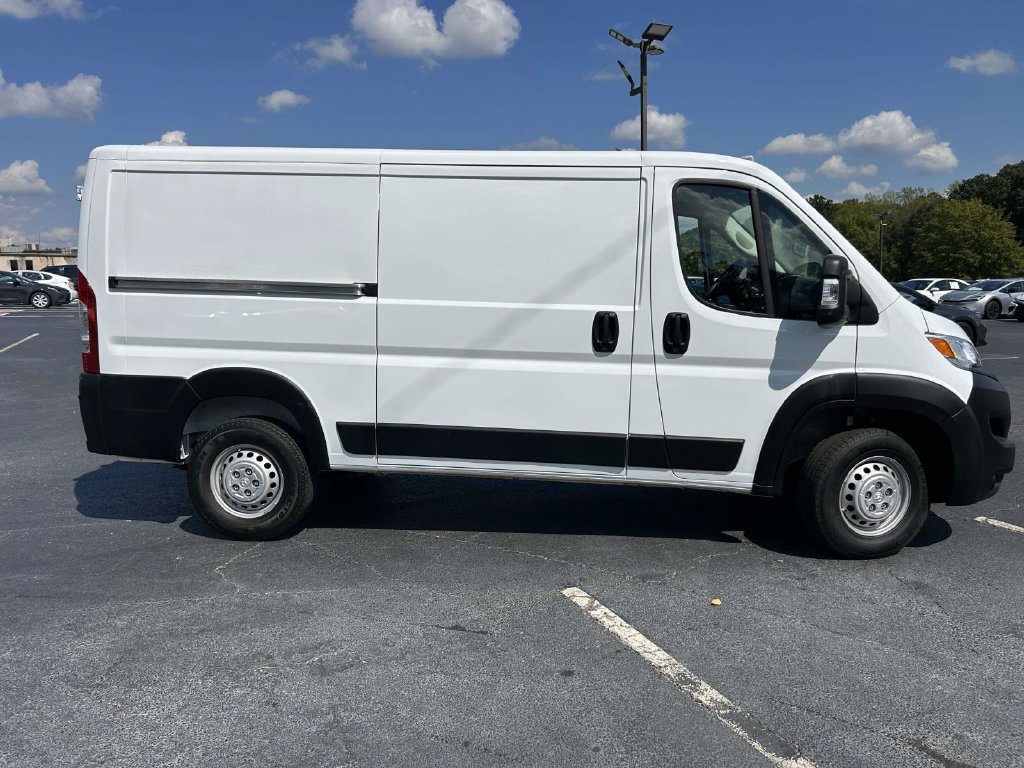 Used 2025 RAM ProMaster 2500 w/ Convenience Group FWD image 2