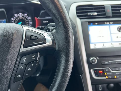 Used 2017 Ford Fusion SE w/ Fusion SE Technology Package image 31