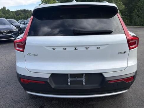 Used 2023 Volvo XC40 B5 Plus w/ Climate Package AWD/4WD image 3