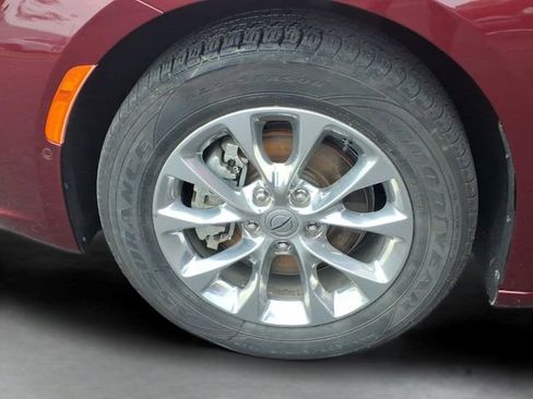 Used 2021 Chrysler Pacifica Touring-L w/ Uconnect Theater Family Group FWD image 18
