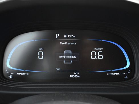Used 2025 Hyundai Venue SEL FWD image 28
