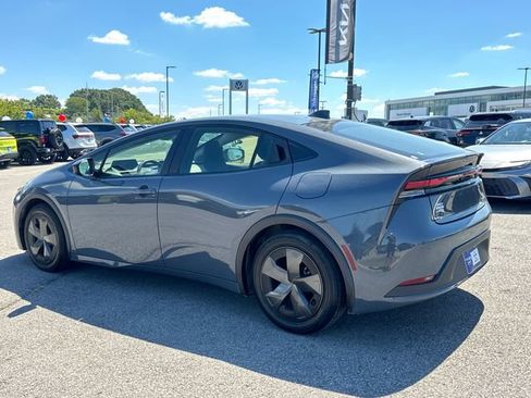 Used 2024 Toyota Prius LE FWD image 3