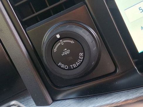 Used 2022 Ford F150 Lariat w/ Trailer Tow Package image 26