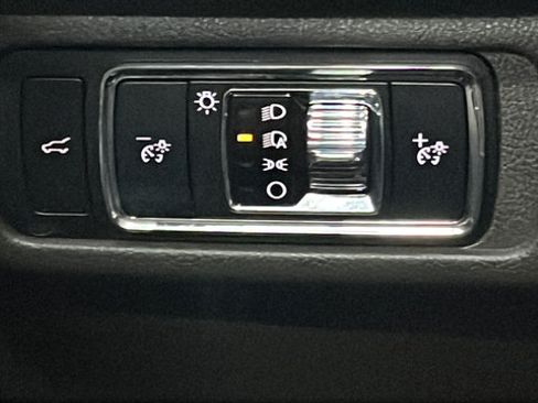 Used 2024 Lincoln Corsair AWD image 16