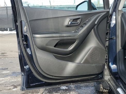 Certified 2022 Chevrolet Trax LT w/ LT Convenience Package image 21