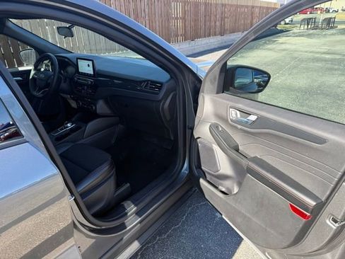 Used 2024 Ford Escape ST-Line image 9