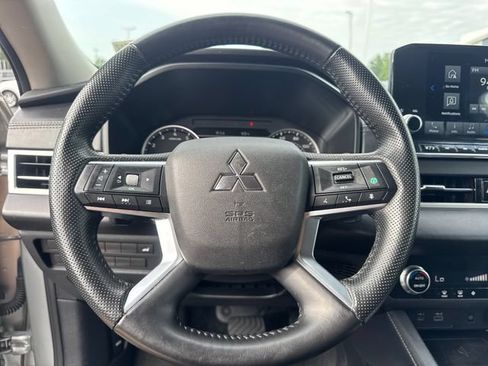 Used 2024 Mitsubishi Outlander SE FWD image 21