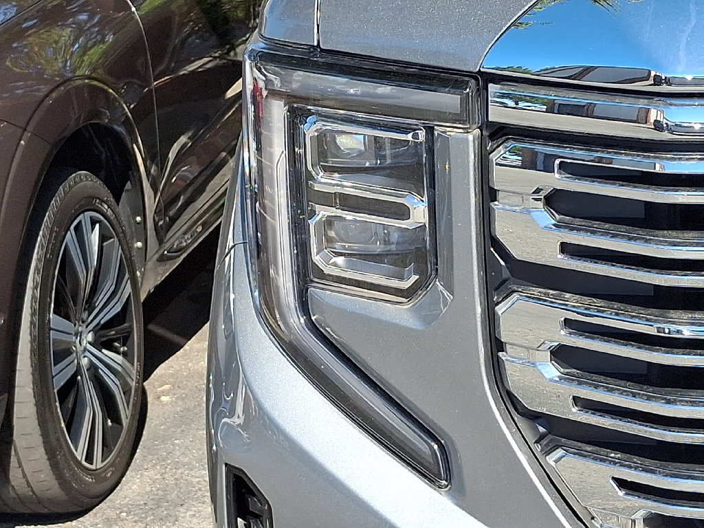 Used 2023 GMC Sierra 1500 Denali AWD/4WD image 3
