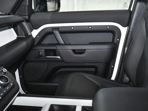 Used 2025 Land Rover Defender 110 S image 43