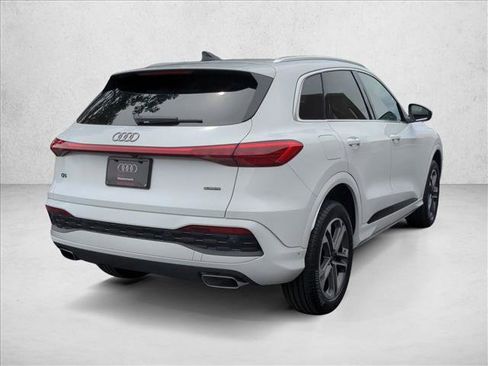 Used 2025 Audi Q5 Premium Plus w/ Premium Plus image 5