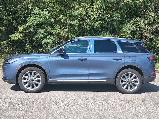 Used 2022 Lincoln Corsair AWD w/ Premium Package image 2