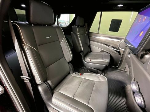 Used 2025 Cadillac Escalade Sport AWD/4WD image 36