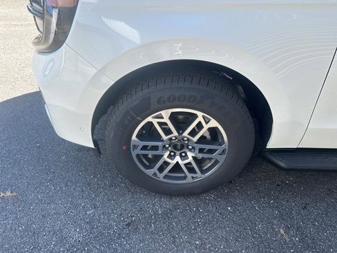 New 2025 Ford Expedition Active image 10