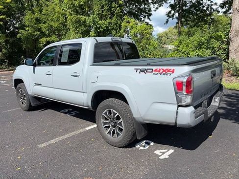Used 2020 Toyota Tacoma TRD Sport w/ TRD Premium Sport Package AWD/4WD image 9