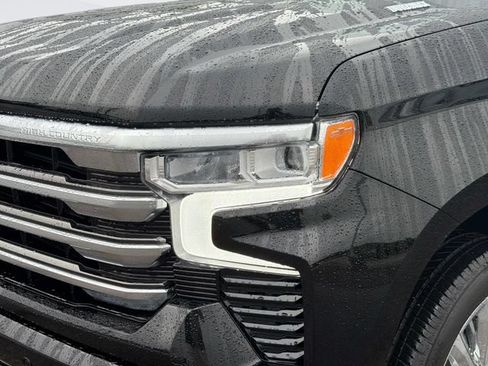 Used 2024 Chevrolet Silverado 1500 High Country w/ Technology Package AWD/4WD image 9