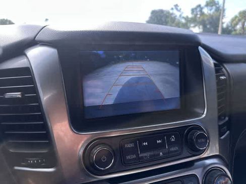 Used 2017 Chevrolet Suburban LT RWD image 31
