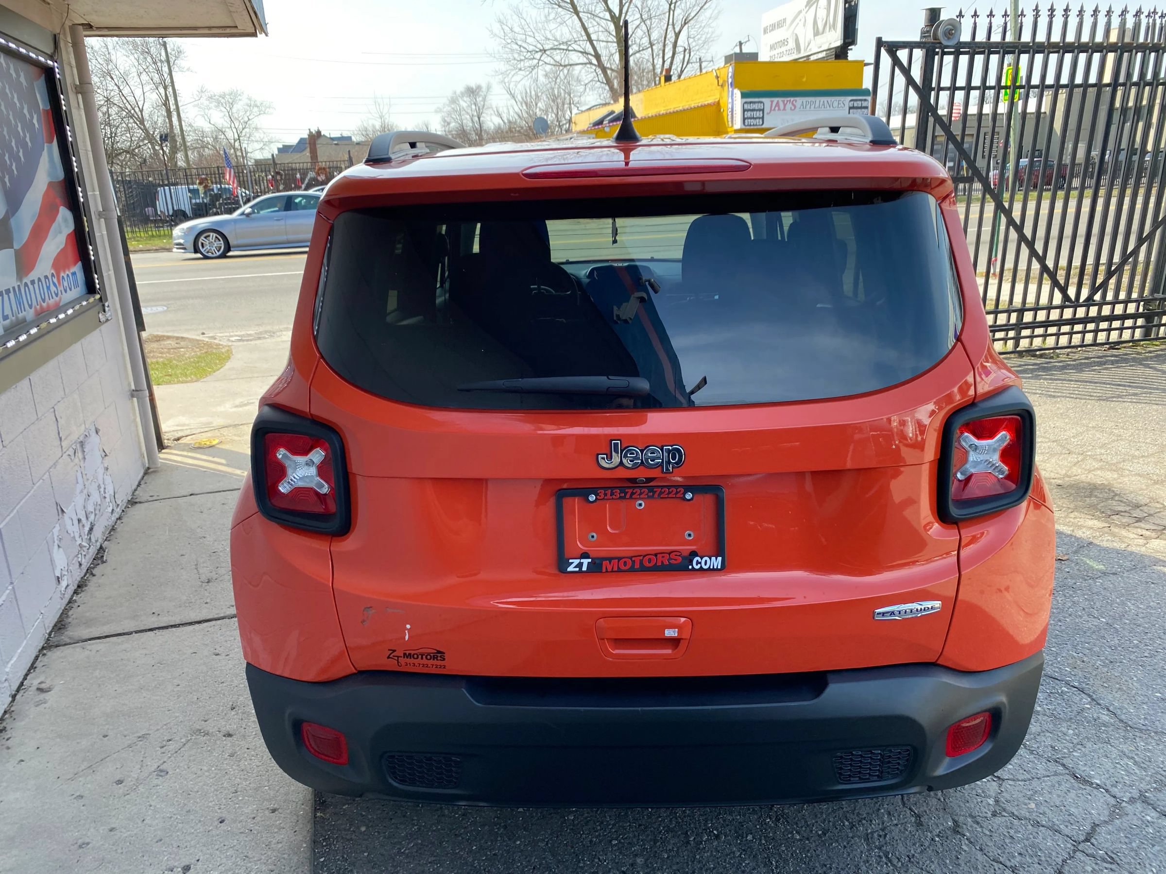 Used 2019 Jeep Renegade Latitude FWD image 7
