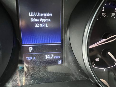 Used 2020 Toyota C-HR LE image 31