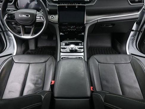 Used 2023 Jeep Grand Cherokee Overland AWD/4WD image 23