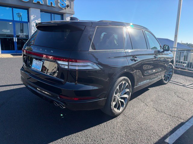 Used 2025 Lincoln Aviator AWD w/ Jet Appearance Package image 3