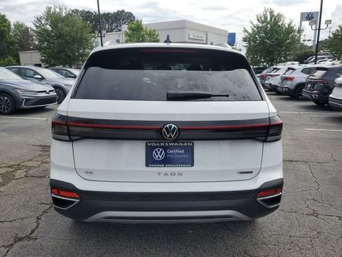 Used 2025 Volkswagen Taos SE w/ Panoramic Sunroof Package AWD/4WD image 5