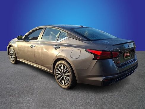 Used 2025 Nissan Altima 2.5 SV FWD image 6