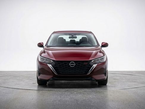 Used 2025 Nissan Sentra SV image 2