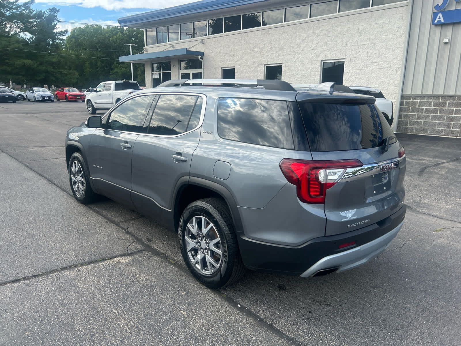 Used 2021 GMC Acadia SLT w/ Premium Package AWD/4WD image 5