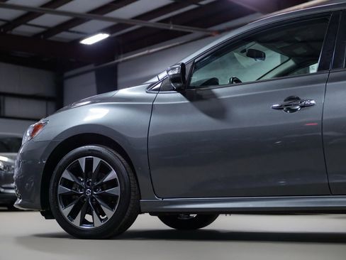 Used 2019 Nissan Sentra SR image 16