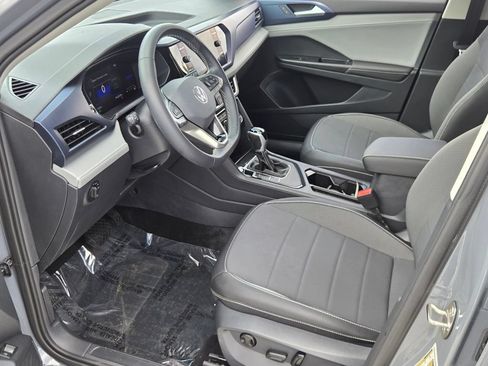 Certified 2024 Volkswagen Taos SE FWD image 11